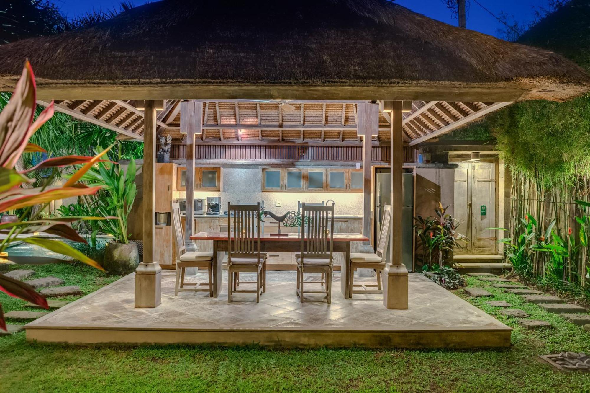 Villa Tirta Naga Bali Seminyak Exteriör bild